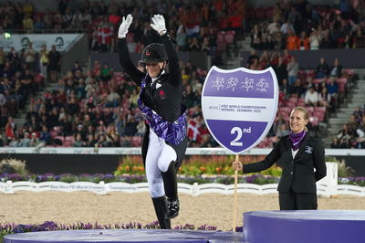 Dressage
Dressage kûr
Keywords: lap of honour;pt;cathrine laudrup-dufour