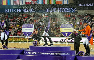 Dressage
Dressage kûr
Keywords: lap of honour;pt;cathrine laudrup-dufour;charlotte fry;dinja van liere;champane fight