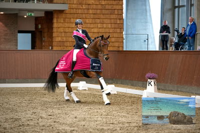 Blue Hors
4 års finale dressur
Keywords: anne-mette strandby hansen;valerie b;lap of honour