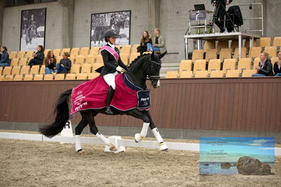 Blue Hors
6 års finale
Keywords: anna kasparcack;dansiero;lap of honour