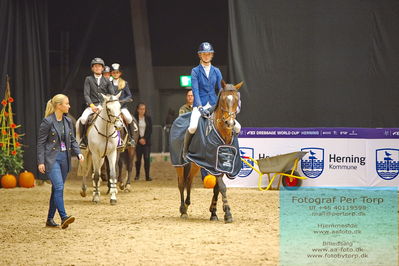 CSIP FEI Jumping Ponies Trophy (238.2.1) 1.25m
Keywords: zoe keys;victory day;lap of honour