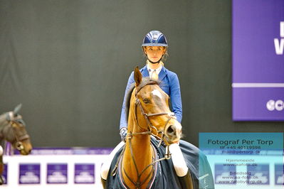 CSIP FEI Jumping Ponies Trophy (238.2.1) 1.25m
Keywords: zoe keys;victory day;lap of honour