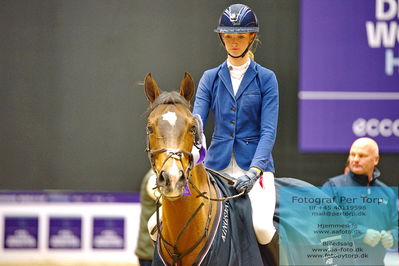 CSIP FEI Jumping Ponies Trophy (238.2.1) 1.25m
Keywords: zoe keys;victory day;lap of honour