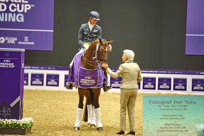 FEI Dressage World Cup Grand Prix
Keywords: patrik kittel;touch down;lap of honour