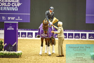 FEI Dressage World Cup Grand Prix
Keywords: patrik kittel;touch down;lap of honour