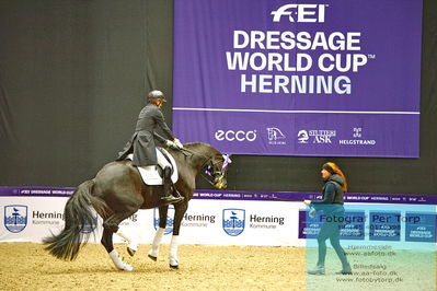 FEI Dressage World Cup Grand Prix
Keywords: patrik kittel;touch down;lap of honour