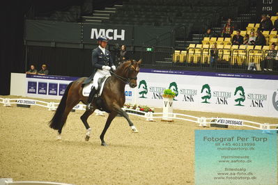 FEI Dressage World Cup Grand Prix Freestyle
Keywords: patrik kittel;touch down