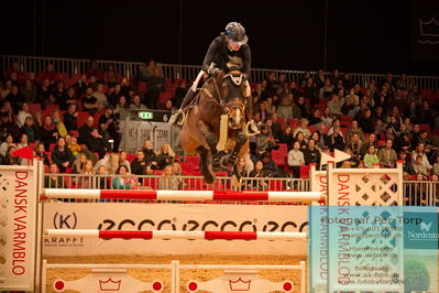 07 FENDT CSI3 Medium Tour (238.2.1) 1.40
Keywords: johanna beckmann;coconut crack