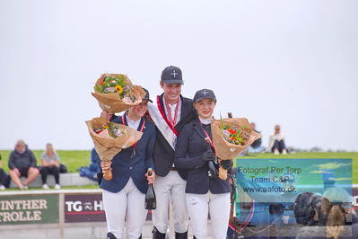 2. Kval. og Finale af Agria DRF Mesterskab U21 præsenteret af TG Horseboxes - S12. Kval. og Finale af Agria DRF Mesterskab U25 præsenteret af PAVO Springning Heste
Keywords: dm;pt;theodor wildfang just linde;frida munk lassen;josefine sandgaard moerup;lap of honour