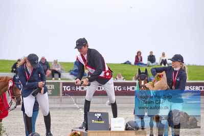 2. Kval. og Finale af Agria DRF Mesterskab U21 præsenteret af TG Horseboxes - S12. Kval. og Finale af Agria DRF Mesterskab U25 præsenteret af PAVO Springning Heste
Keywords: dm;pt;theodor wildfang just linde;frida munk lassen;josefine sandgaard moerup;lap of honour