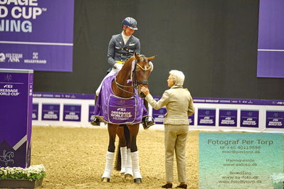 FEI Dressage World Cup Grand Prix
Keywords: patrik kittel;touch down;lap of honour