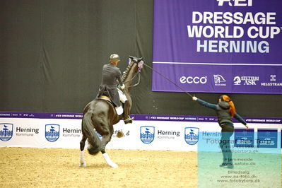 FEI Dressage World Cup Grand Prix
Keywords: patrik kittel;touch down;lap of honour