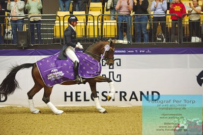 FEI Dressage World Cup Grand Prix
Keywords: patrik kittel;touch down;lap of honour